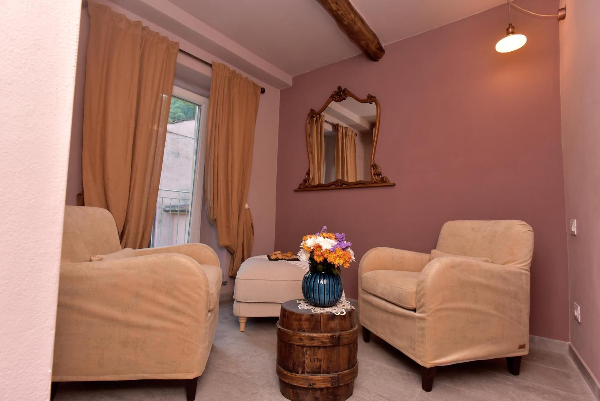 Casa Vacanze Tra I Monti E San Martino Biassa Exterior foto